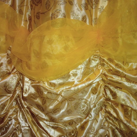 DISNEY PRINCESS BELLE GOWN DISNEY CASTLE COLLECTION - Picture 10 of 14